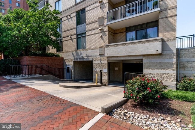 Building Photo - 11710 Old Georgetown Rd Unit 115 Rental