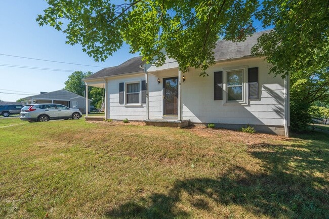 Photo - 3 bed and 1 bath farm house in Johnson City