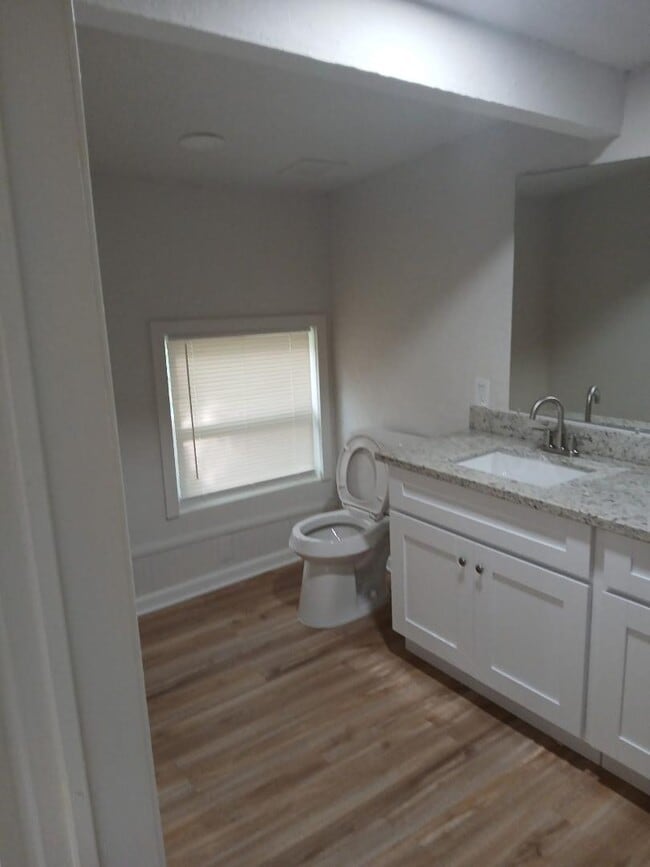 Photo - 706 Azalea St