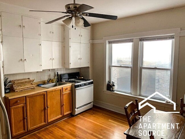 Building Photo - 1839 W Foster Ave Unit 1