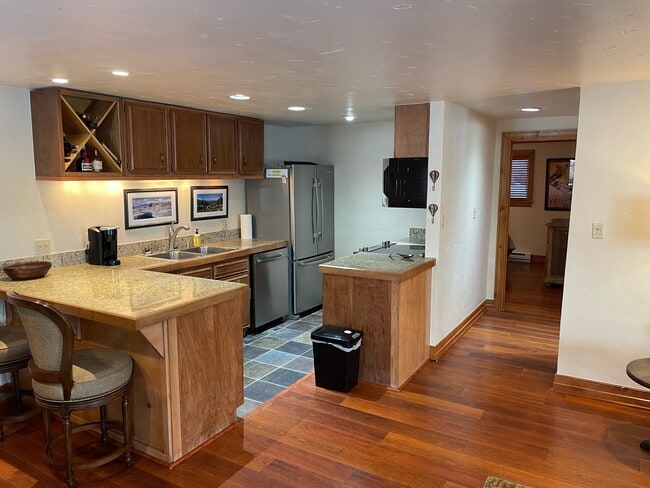 Kitchen - 2821 Basingdale Blvd