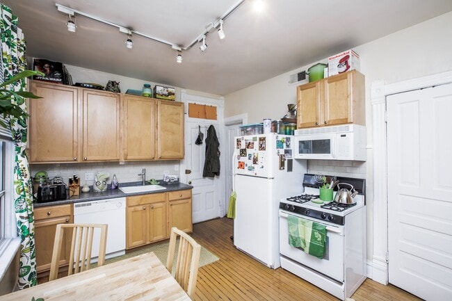 Photo - 1bed/1bath, PLUS OFFICE in Bucktown! Central Air, Dishwasher! Free Laundry! Unidad 1R