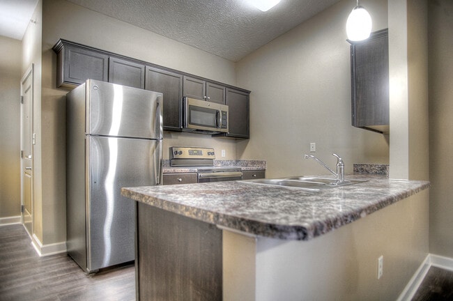 Summit Falls Apartments & Townhomes