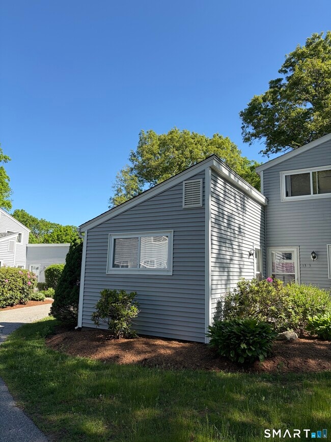 Building Photo - 13 -3 Kent Ct Unit 4