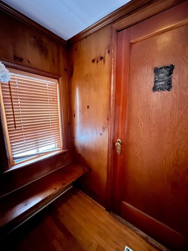 Photo - Home downtown on 6th Ave with heat included /
