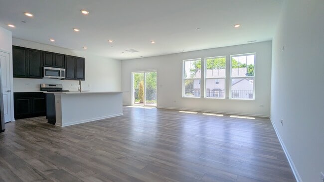Photo - 809 Lindsay Ln