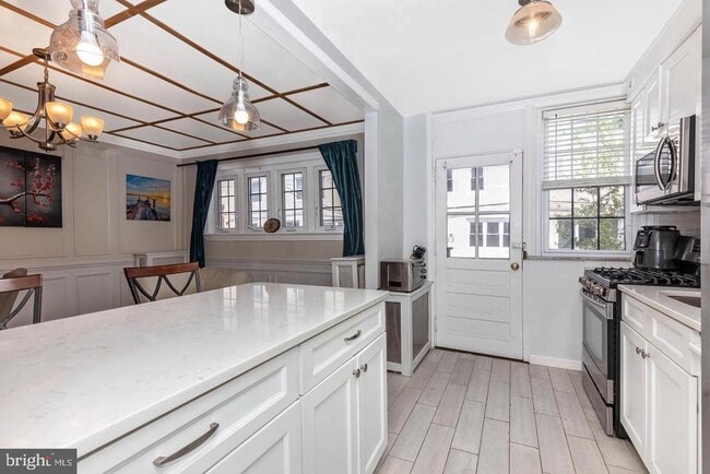 Photo - 163 Stoneway Ln