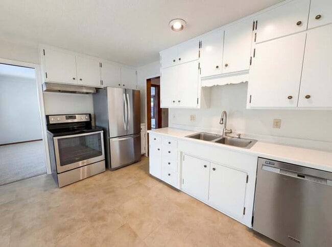 Photo - 973 Bidwell St