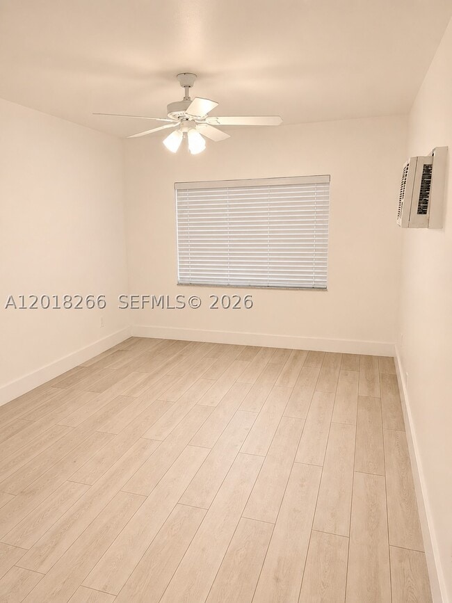 7537 Buccaneer Ave Unidad B