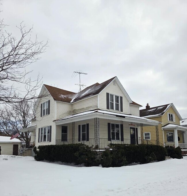 Photo - 1102 Oakes St