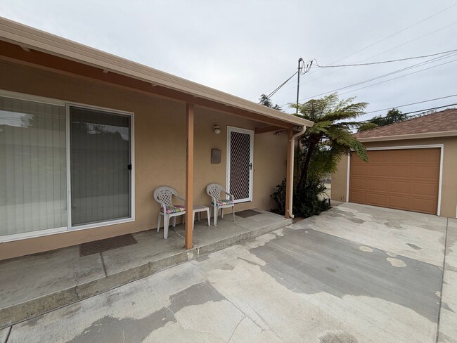 Building Photo - Campbell Charmer- 2 Bedroom 1 Bath Duplex with Garage