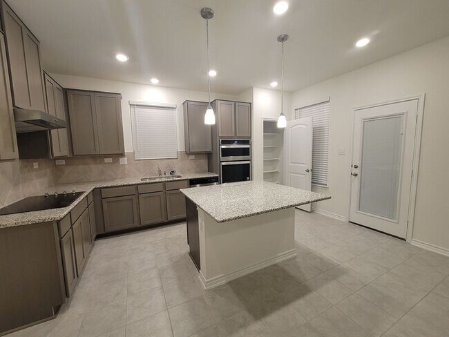 Photo - 5911 Eckhert Rd