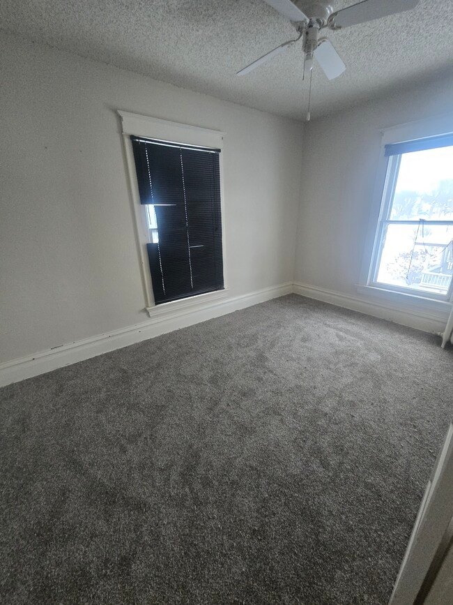 Photo - 708 E 4th St