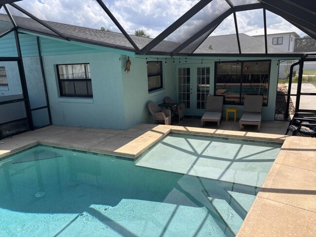 Building Photo - Vacation Rental Amazing Pet Friendly 3 Bed...