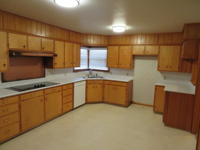 Photo - Beautiful Large Home On Approximately 2 Acres!