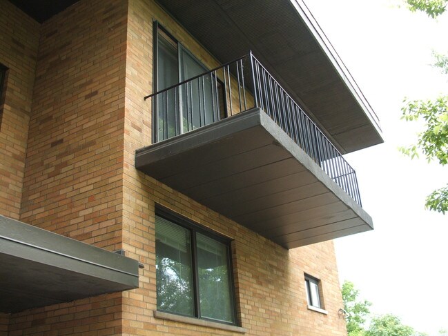 Photo - 210 Hastings St