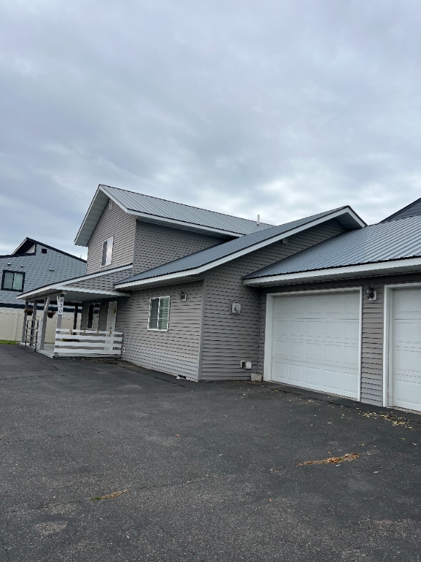 Photo - 830 8th St W