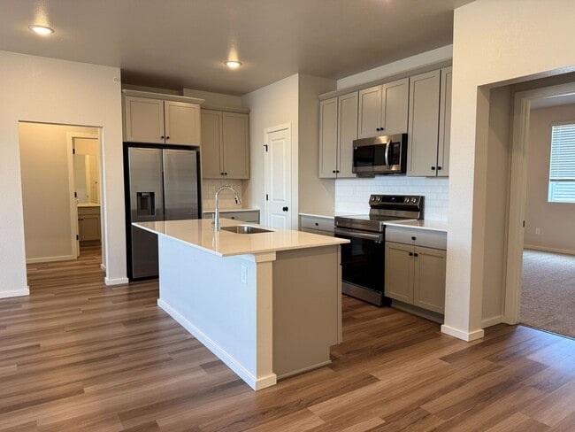 Photo - Beautiful Home in Windsor with Internet Included!