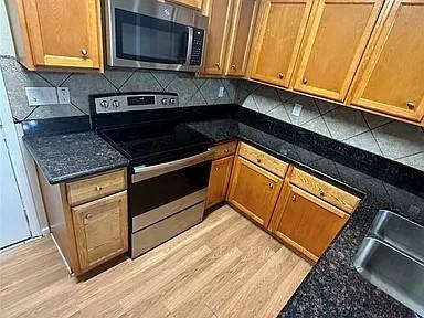 Photo - 6946 Paris St