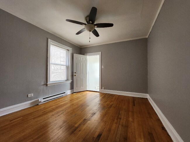 Photo - 8348 S Maryland Ave Unidad 3