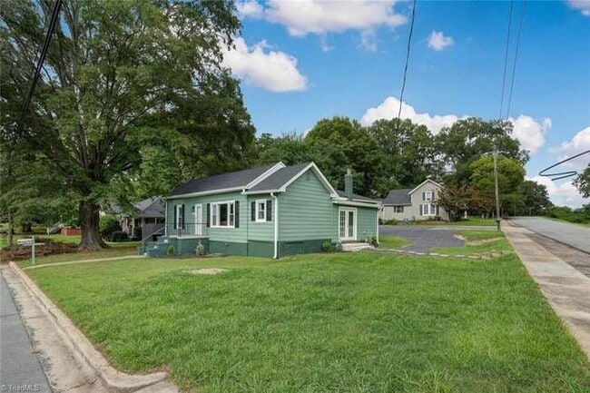 Photo - 512 Glovenia St