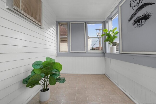 Photo - 565 Carroll Ave Unit 2