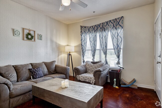 2BR, 2BA - 900 SF - B