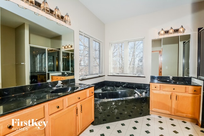 Photo - 12 Fox Bluff Ct