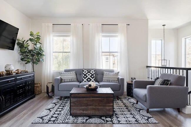 156 W Laurel Ct