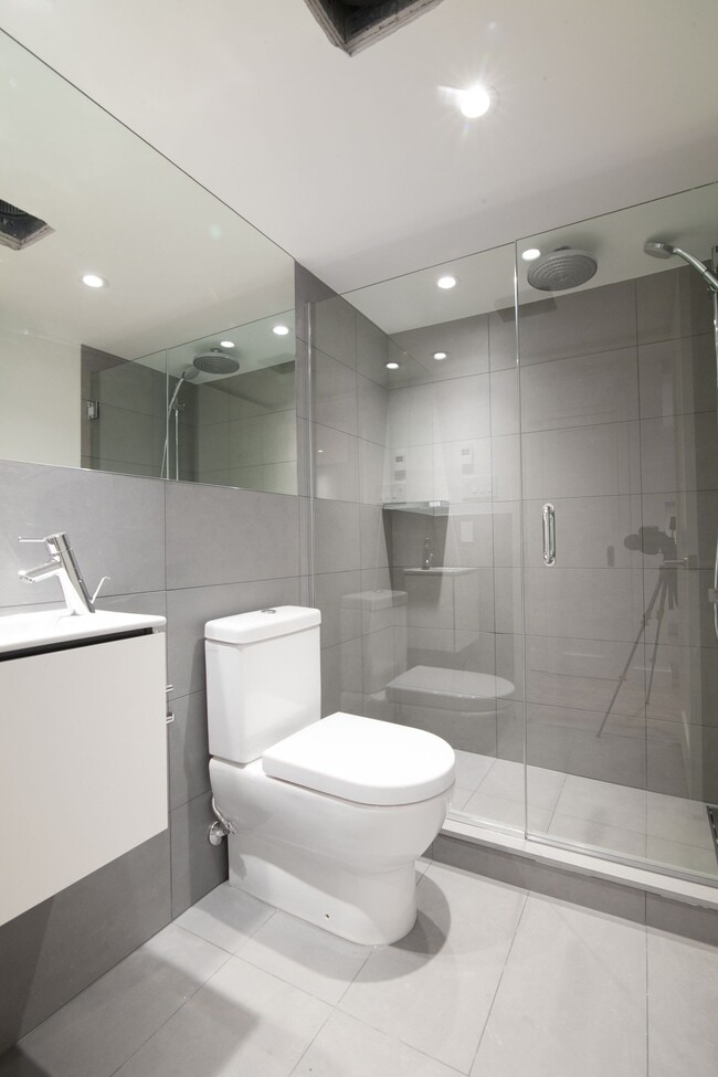 Photo - 4580 Chemin Queen Mary Unité 210