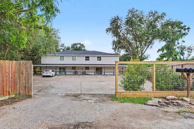 Photo - 2119 Barr St Unit C