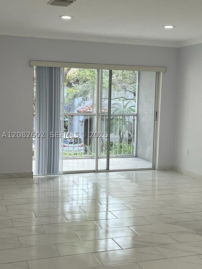 Building Photo - 4720 NW 114th Ave Unit 204