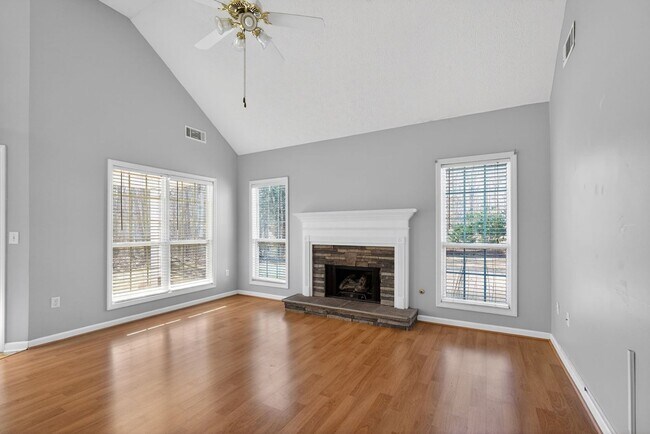 Photo - 345 Freeman Dr