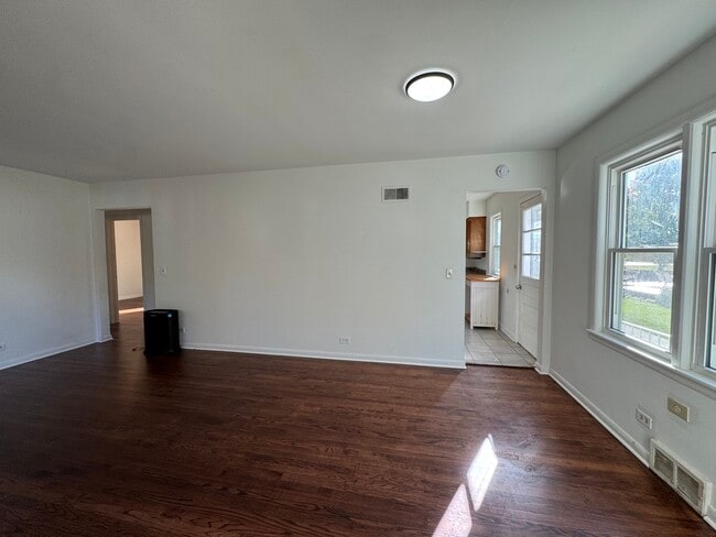 Photo - 29W211 Calumet Ave E