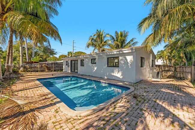 Building Photo - 3030 Arthur St