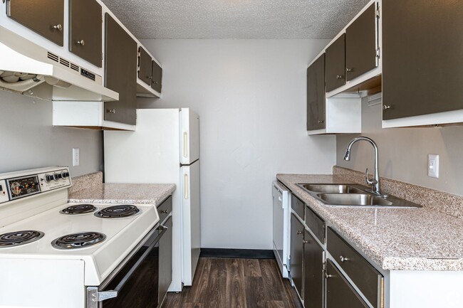 Oakbrook Terrace Apartments