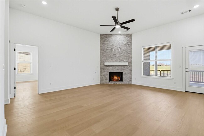 Photo - 7014 SW Orange Ave