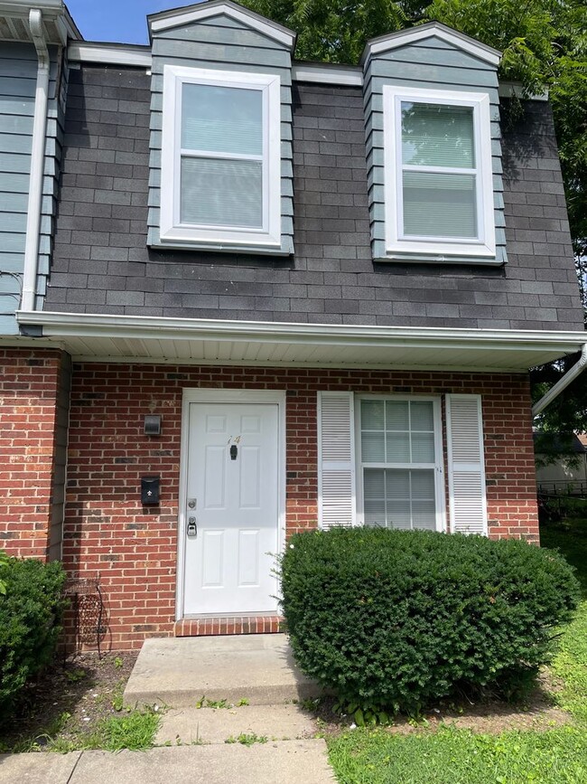 Creston Arms Ct. - Creston Arms Ct. Apartment Unit 14 Creston