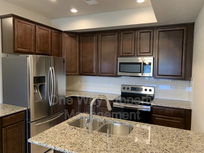 Photo - 1692 Grand Ave