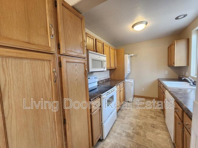 3829 W St