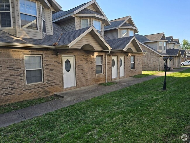 Building Photo - Capri Townhomes Unit 1401-1415 Frosty Drive
