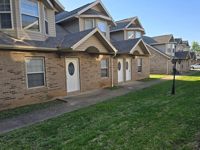 Capri Townhomes - Capri Townhomes Unit 1401-1415 Frosty Drive