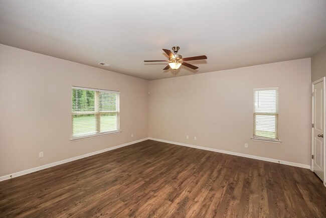 Photo - 208 Neal Dr