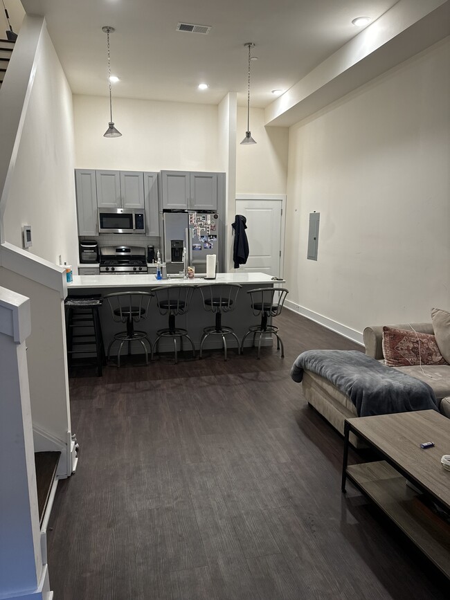 Building Photo - 1115 N American St Unit F4 Rental