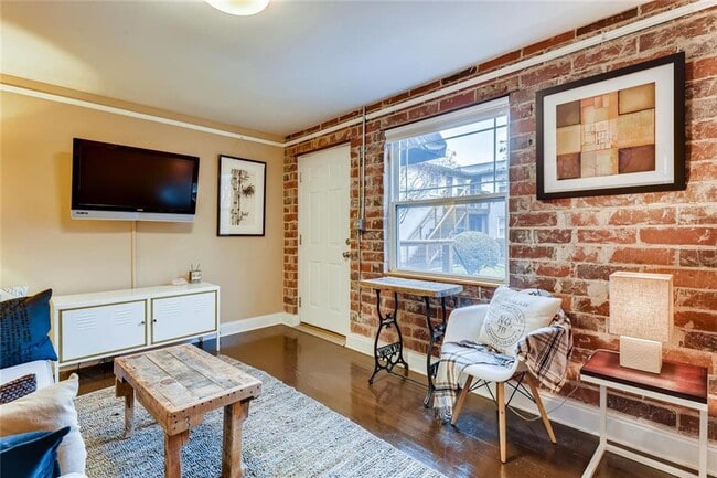 Photo - 24 Daniel St SE Unit 01