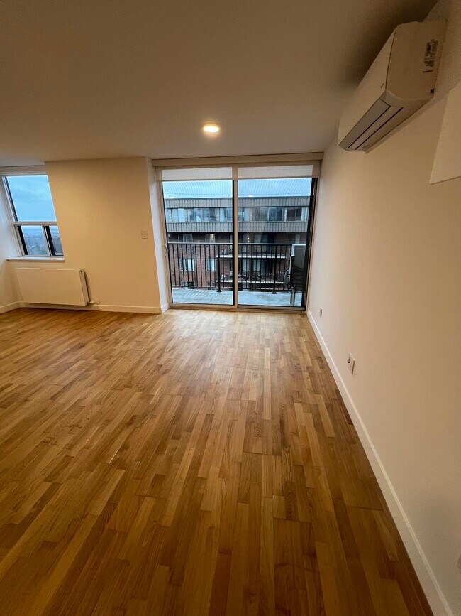 Photo - 501 Kingston Rd