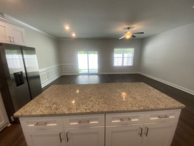 Photo - Special offer!!! $500.00 off FIRST MONTHS ...