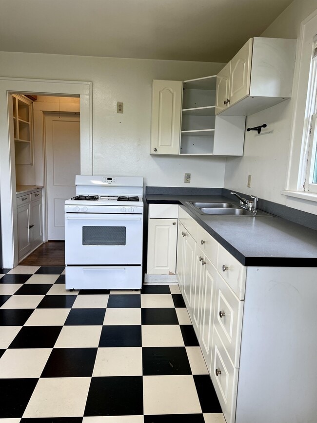 421 Park Dr Unit 4