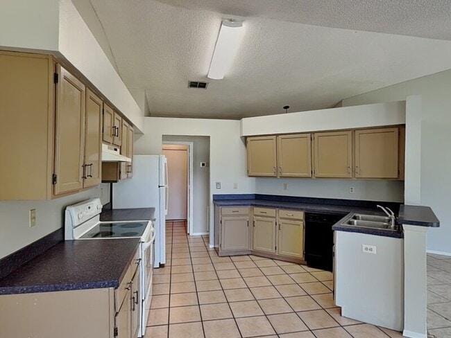 Photo - 1618 Cassingham Cir