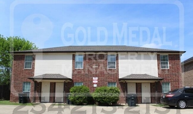 Building Photo - Charming & conveniently located 2-bed 1.5-...